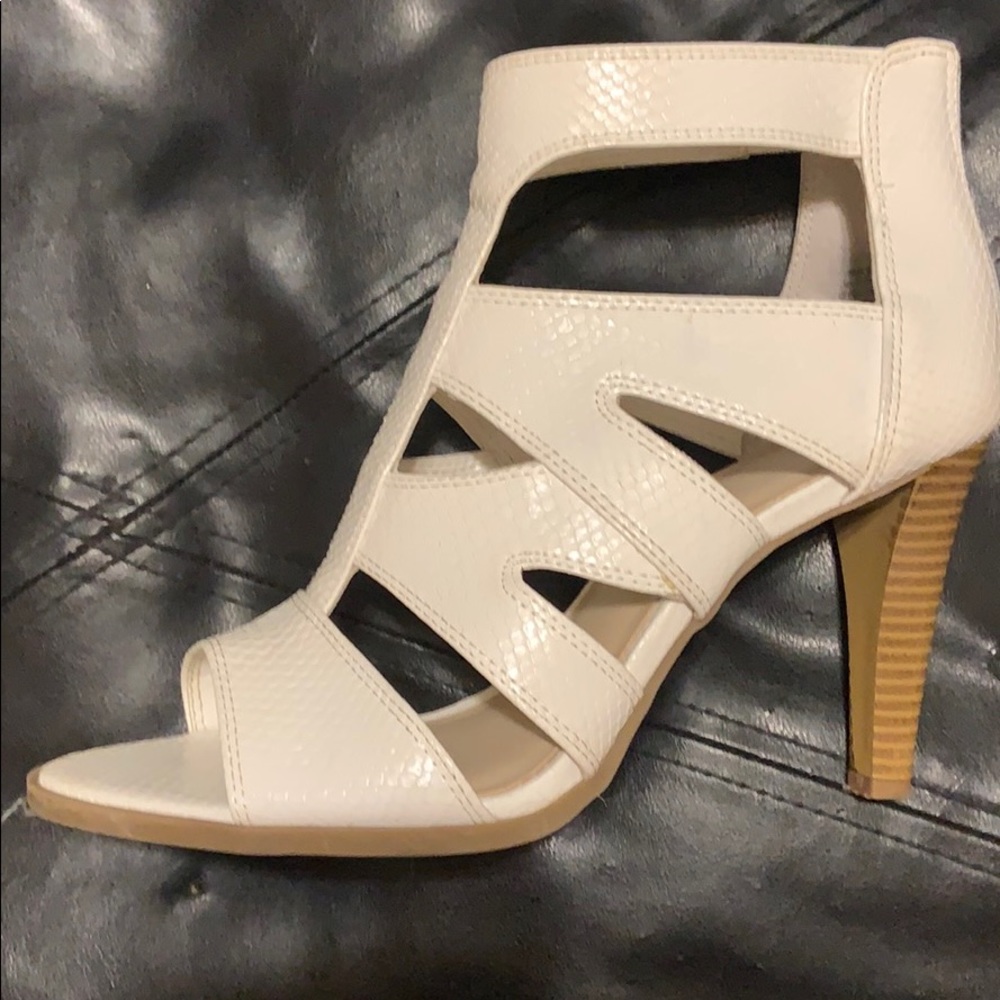 Vera Wang Shoes